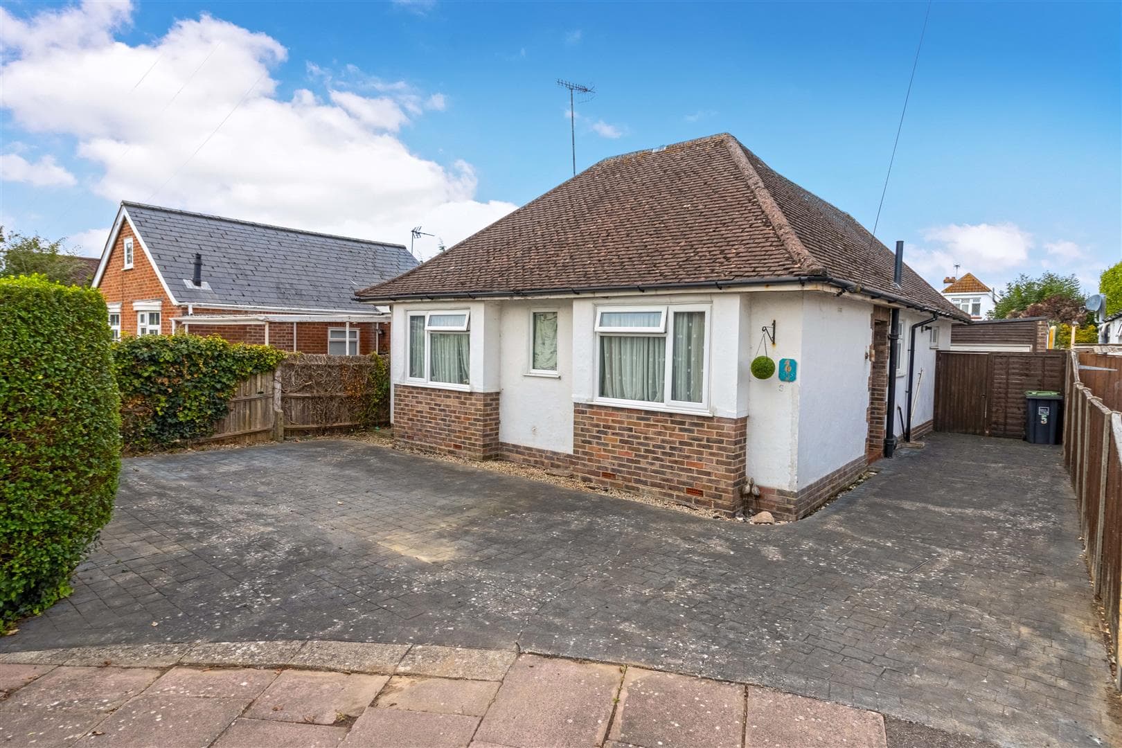 Courtlands Close, Worthing, BN12 4BT